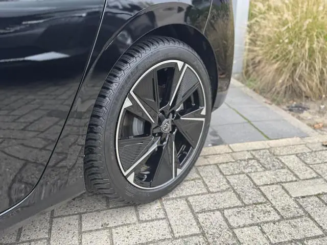 Peugeot e-308