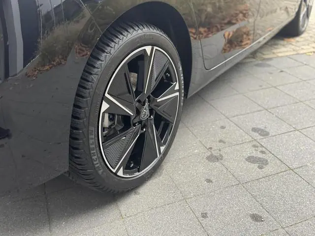 Peugeot e-308