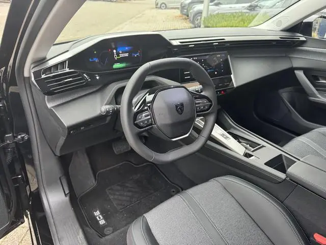 Peugeot e-308