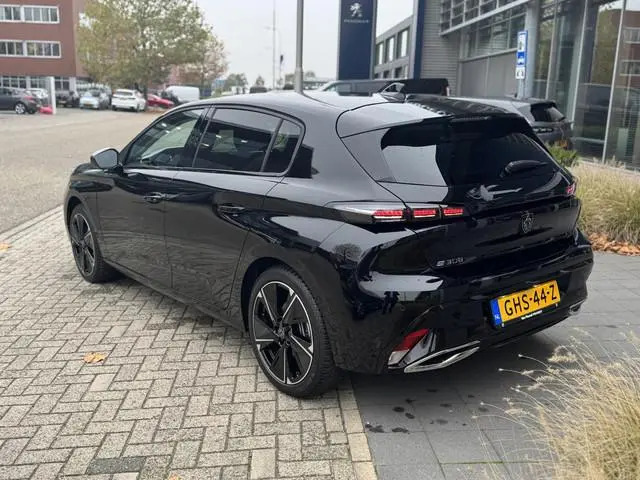 Peugeot e-308