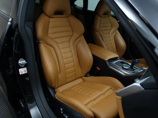 BMW i4 M50 High Executive 84 kWh- Performance Seats, Laser Light, Schuifdak, Head Up, Sfeerverlichti...