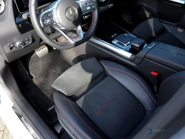 Mercedes-Benz B-klasse 220 Launch Edition Premium Plus | AMG | Night-Pakket | Voorstoelen Memory+Ver...