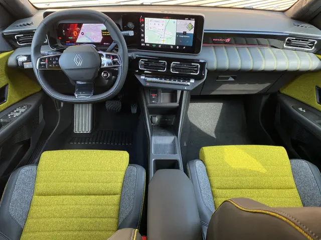 Renault 5 comfort range iconic cinq 52 kWh Harman Kardon premium audio / Nwe auto