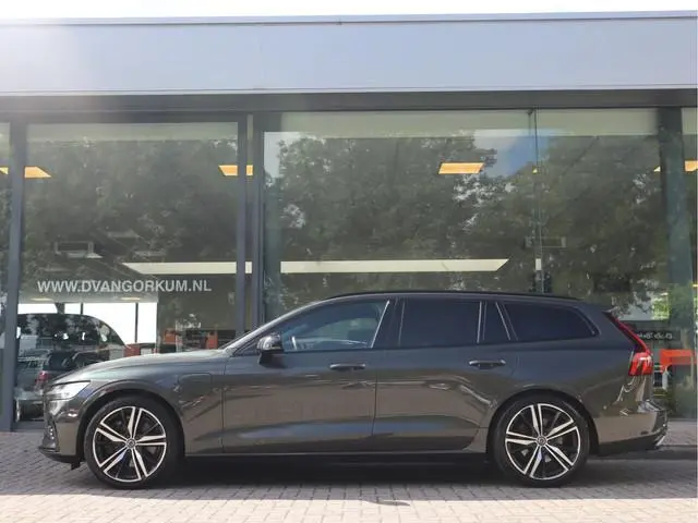 Volvo V60 2.0 T6 Recharge AWD R-Design Navi / HarmanKardon / Lm19'' / Stoel-stuurverw &ventilatie /...