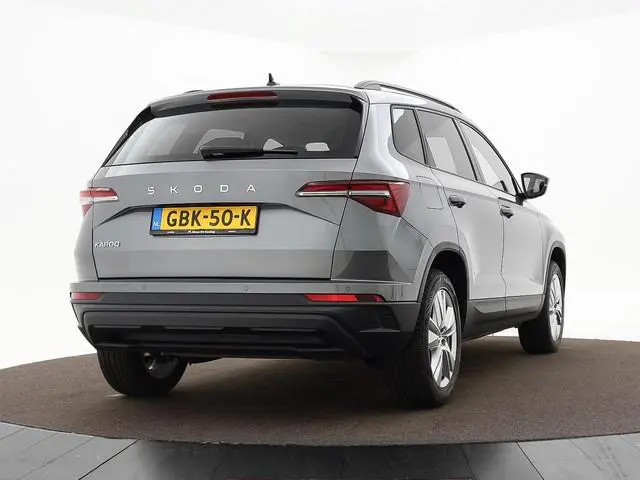 Skoda Karoq 1.5 TSI ACT 150pk DSG Business Edition · Camera · Inklap. Trekhaak · Keyless · Stuur- &...