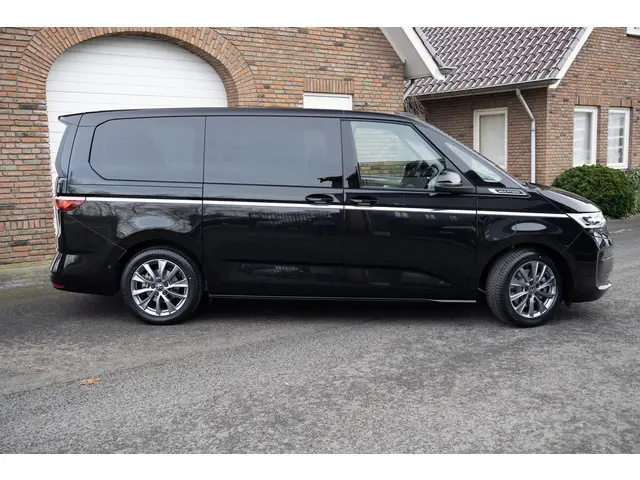 Volkswagen Multivan 1.5 e-hybrid Style L2 4-Motion Panoramadak DCC Leder Trekhaak Area view