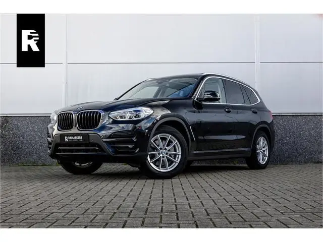 BMW X3 xDrive30e Business Edition Plus Panorama dak / Leder / Carplay / Android Auto /
