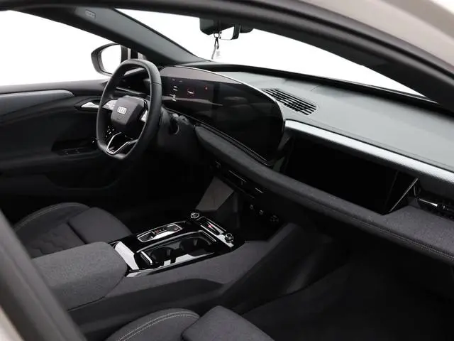 Audi A6 Avant e-tron S edition 286pk 83 kWh · SOH 97,3% · Warmtepomp · Wegklapbare Trekhaak · 360 Ca...