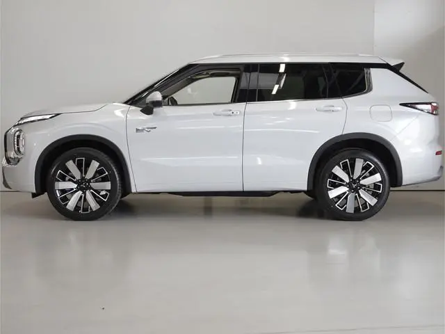 Mitsubishi Outlander 2.4 PHEV Instyle | Actieprijs | Uit voorraad leverbaar | Full options | 8 jaar...