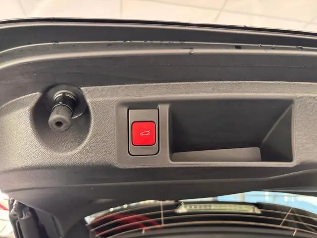Peugeot e-308