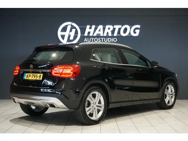 Mercedes-Benz GLA-klasse 180 Ambition + STOELVERWARMING / LEDER / TREKHAAK