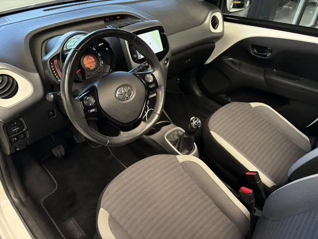 Toyota Aygo 1.0 VVT-i x-joy Airco, Cruise, Cabrio, Carplay Navi