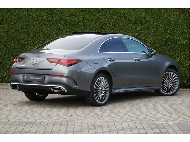 Mercedes-Benz CLA-klasse CLA 250 e AMG Line Facelift | Pano Trekhaak Keyless-Go