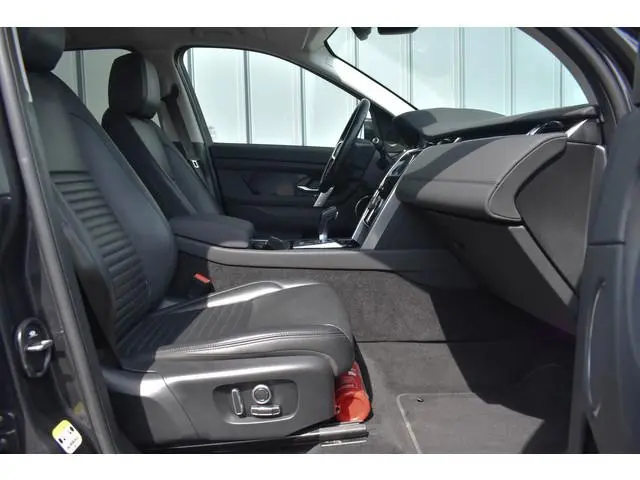 Land Rover Discovery Sport P300e 1.5 SE | Trekhaak | 309PK | Leder | Camera | Carplay | LED