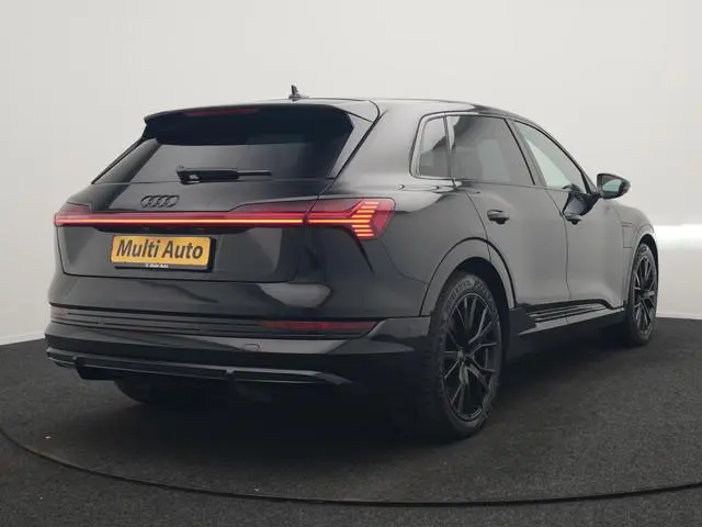 Audi e-tron 50 Quattro Black Edition 313pk Dealer O.H. | Luchtvering | Trekhaak | Camera | Head Up |...