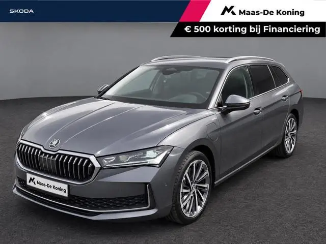 Skoda Superb Combi 1.5TSI 160kW/218PK PHEV Laurin & Klement · Trekhaak · 360°Camera · Canton sound ·...