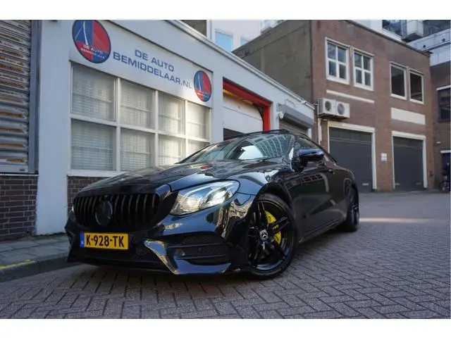 Mercedes-Benz E-klasse Coupé 350 AMG Line | Black Optic | Pano | Sfeer | Leer | Adaptive + Lane | 36...