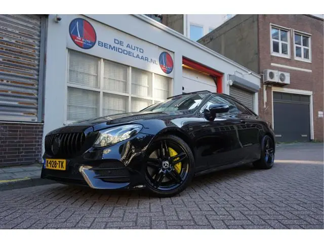 Mercedes-Benz E-klasse Coupé 350 AMG Line | Black Optic | Pano | Sfeer | Leer | Adaptive + Lane | 36...