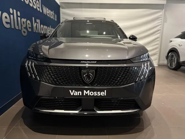 Peugeot e-5008