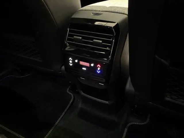 Peugeot e-5008