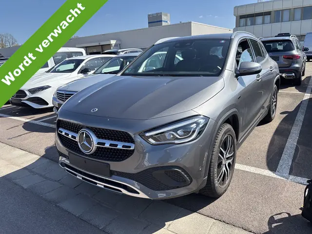 Mercedes-Benz GLA-klasse 250 e Progressive LED Wegklapbare trekhaak Stoelverwarming Achteruitrijcame...