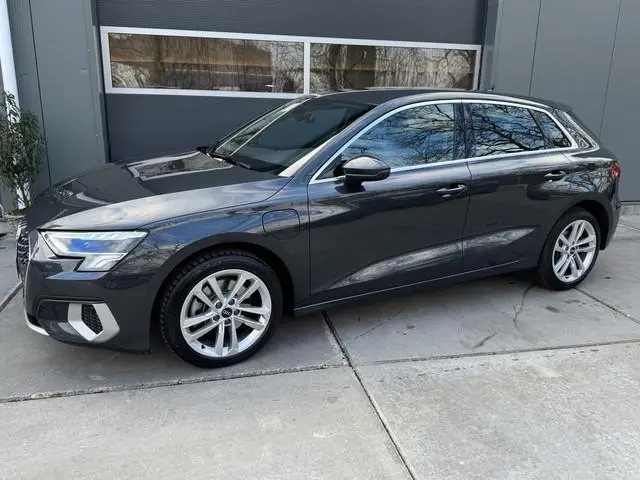 Audi A3 Sportback 40 TFSI e 204pk DSG Business edition Virtual Cockpit Climate Control LED Sportstoe...