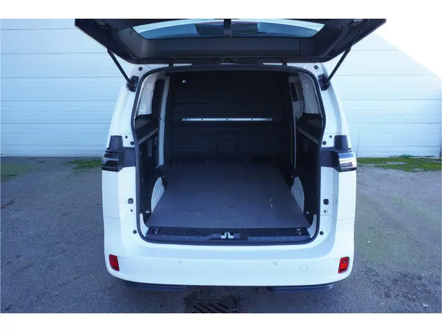 Volkswagen ID. Buzz Cargo 77 kWh 204pk Trekhaak 19" Velgen IQ.Light Navi Apple Carplay Camera