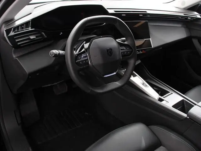 Peugeot 408 1.2 PureTech 130pk Automaat Allure Pack Electrische stoelverstelling LV stoelverwarming...