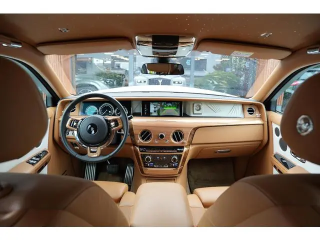 Rolls-Royce Phantom 6.7 V12 Starlight Headliner Rear Theatre Individual Rear Seats 22-Inch Polished...