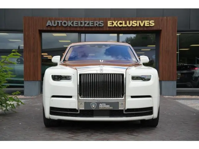 Rolls-Royce Phantom 6.7 V12 Starlight Headliner Rear Theatre Individual Rear Seats 22-Inch Polished...