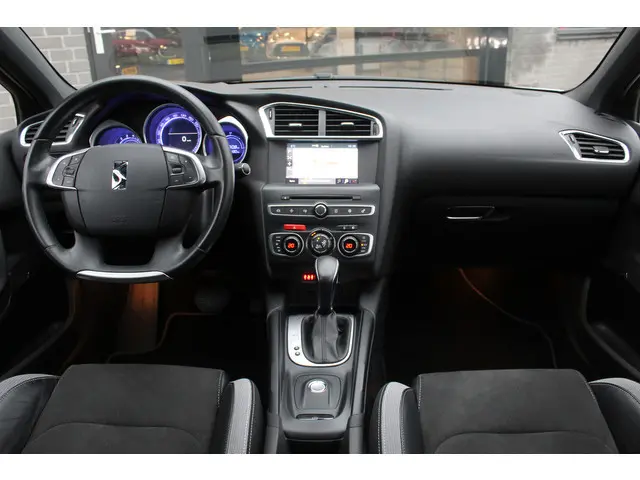 DS 4 Crossback 1.6 THP Business / Keyless / Camera / Trekhaak / N.A.P.