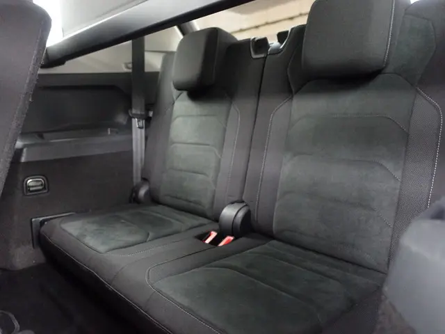 Volkswagen Tiguan Allspace 1.4 TSI Highline+ Aut- 7 Pers, Panoramadak, Keyless, Massage Stoelen, Car...