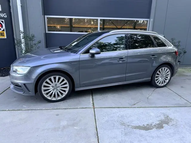 Audi A3 Sportback 1.4 e-tron PHEV 204pk S-Line Panoramadak Navigatie Stoelverwarming Keyless