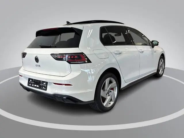 Volkswagen Golf 1.5 eHybrid 272pk DSG GTE · Panoramadak · Camera · Head-Up Display · ACC · Matrix LE...