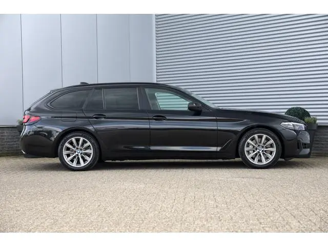 BMW 5-serie Touring 530e Executive Black Edition 292PK NAP|Sportstoelen|Stoelv|SOH 98%