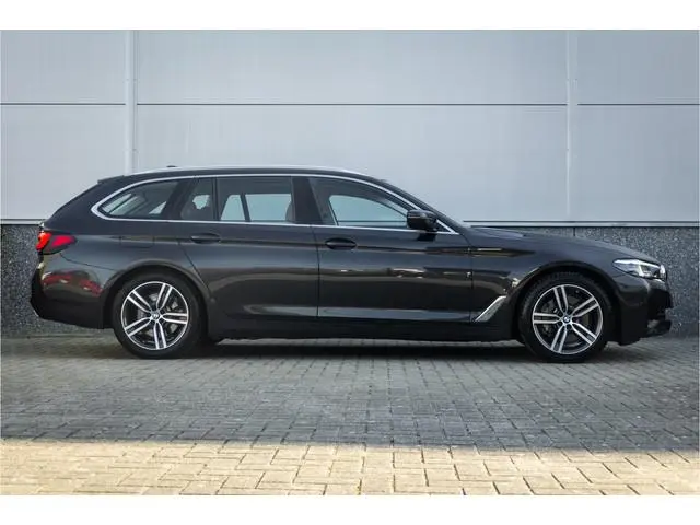 BMW 5 serie Touring 530e Panoram / Camera / Leder / Elec stoelen /