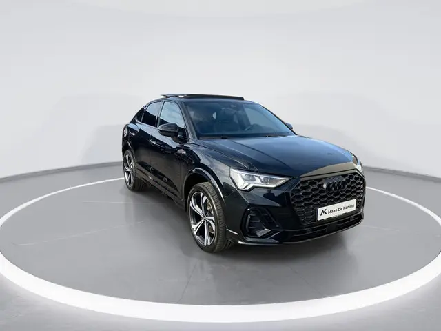 Audi Q3 Sportback 45 TFSIe S Line 180kW/245PK · Panoramadak · Dodehoeksensor · Apple/Android Car Pla...