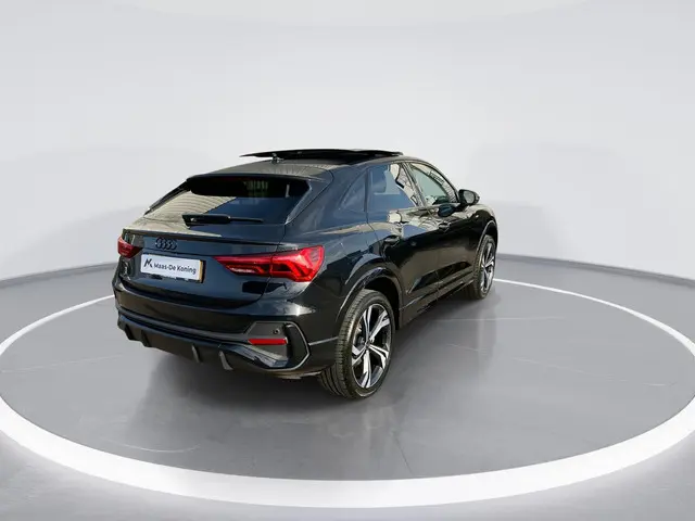 Audi Q3 Sportback 45 TFSIe S Line 180kW/245PK · Panoramadak · Dodehoeksensor · Apple/Android Car Pla...