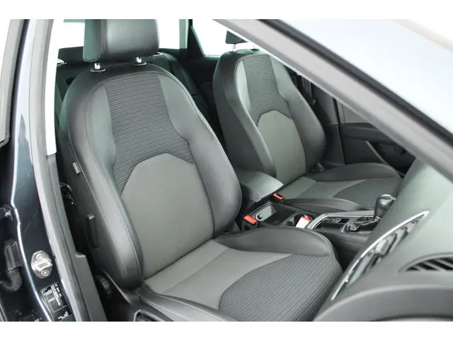 SEAT Leon ST 1.5 TSI 150pk DSG Style Ultimate Edition Led Keyless Stoelverwarming Navigatie