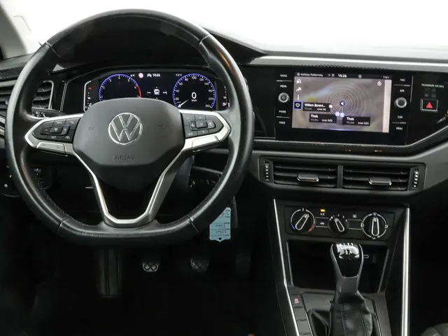 Volkswagen Polo 1.0 TSI 95pk Life · Apple/Android Car Play · Navigatie · Airco · ACC · P-Sensoren ·...