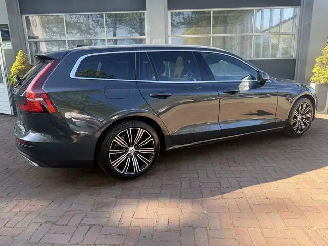Volvo V60 2.0 D4 Inscription Leer,Panodak,18Inch,Trekhaak,Navi,Cruise Bomvol en dealer onderhouden