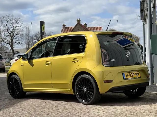 Volkswagen Up! 1.0 R-Line | UNIEKE AUTO | ORIG NL. | CAMERA | CRUISE | DAB | PDC |