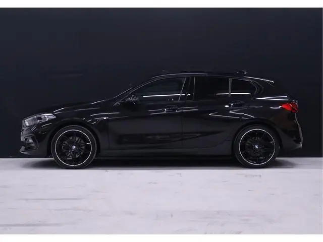 BMW 1-serie 118i Business Edition Plus M Sport [SCHUIFDAK, APPLE CARPLAY, ANDROID AUTO, CAMERA, STOE...