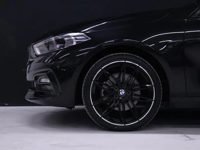 BMW 1-serie 118i Business Edition Plus M Sport [SCHUIFDAK, APPLE CARPLAY, ANDROID AUTO, CAMERA, STOE...