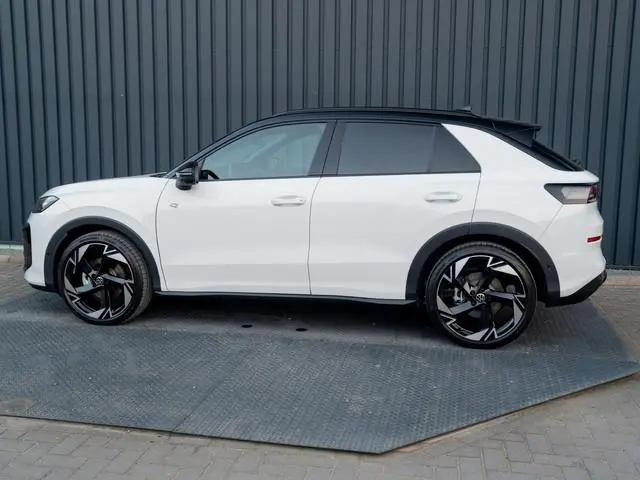 Volkswagen T-Roc 1.5 eTsi R-Line First Edition | Black Style | 360 Camera | Head Up | Elk. A-klep |...