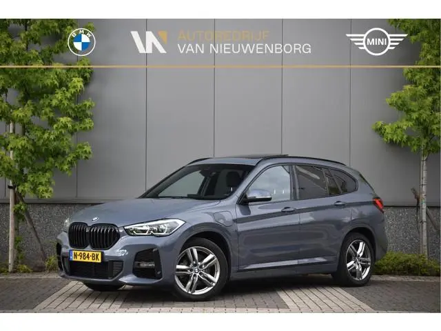 BMW X1 xDrive25e M-Sport | Facelift | Panoramadak | Trekhaak  | Adaptive Cruise | HUD | Lederen Spor...