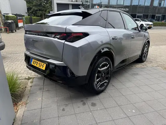 Peugeot e-3008