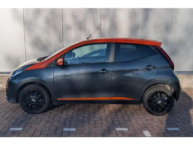 Toyota Aygo 1.0 VVT-i x-JBL Achteruitrijcamera, Navigatie met Apple Carplay & Android Auto, JBL prem...