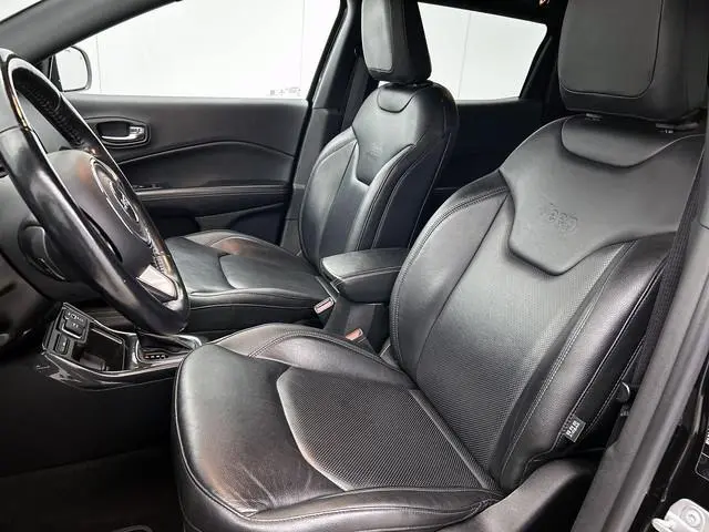 Jeep Compass 1.3T S | Camera | Navigatie | 19" Lichtmetalen velgen | Stoel/Stuurverwarming | Leer |