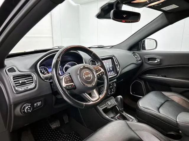 Jeep Compass 1.3T S | Camera | Navigatie | 19" Lichtmetalen velgen | Stoel/Stuurverwarming | Leer |
